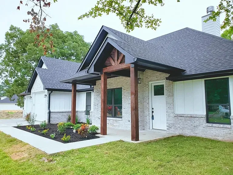 305 Brentwood Dr — Photo 4