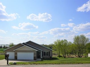1708 Rivers Edge Dr SE, Minot, ND 58701