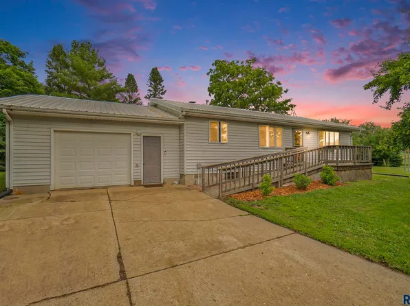 272 101st St, Beaver Creek, MN 56116