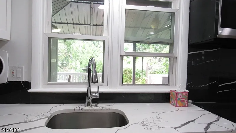 2 bed, 1.0 bath, $2,400 — Photo 4