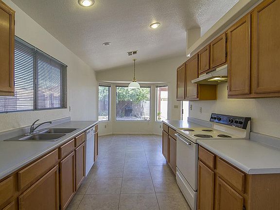 3rd image of 5932 W Mercury Way