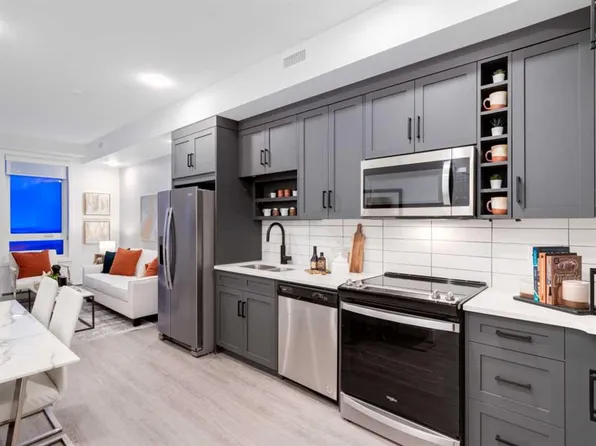 3107 NW Warren St NW #513, Calgary, AB T3B 6N7