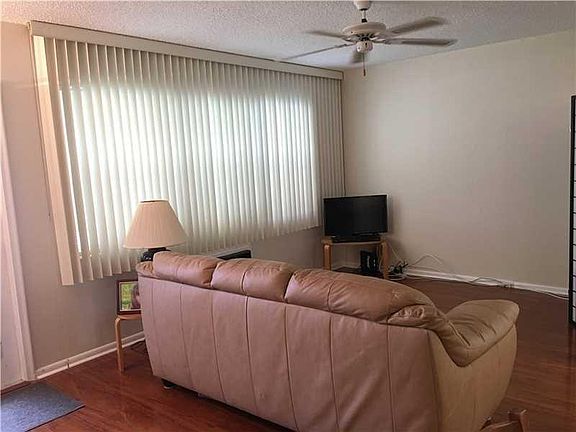 4th image of 275 Durham Cir #H-275