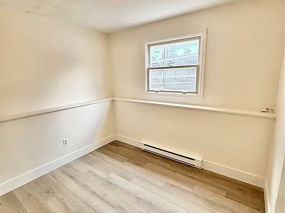 5th image of 114 Clarence Ave #B