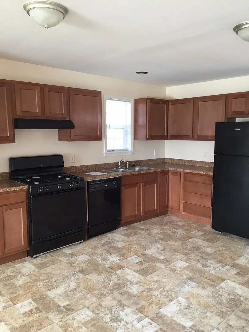 562 E. High St. Available Fall 2027 — Photo 3