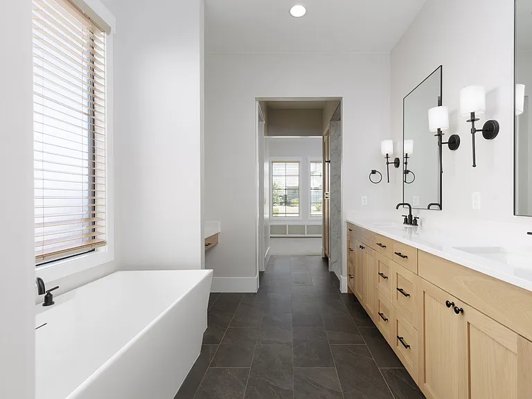 1621 W Approach Ln — Photo 11