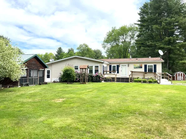 46 Walnut Ln, Vowinckel, PA 16260