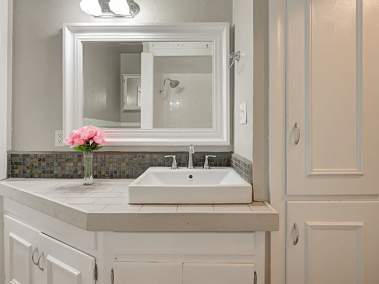 4616 N Harvey Pkwy — Photo 23