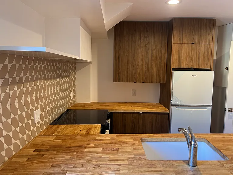 6146 Glen Holly St #1/2 — Photo 11