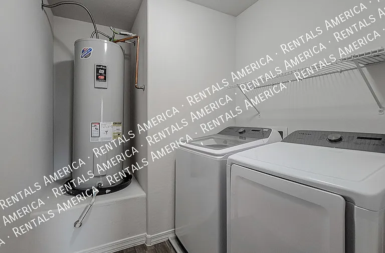 229 E Watson Pl — Photo 32