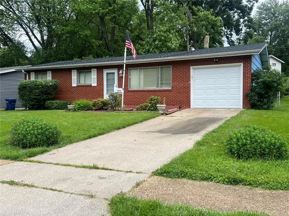 1370 Acredale Dr, Florissant, MO 63033