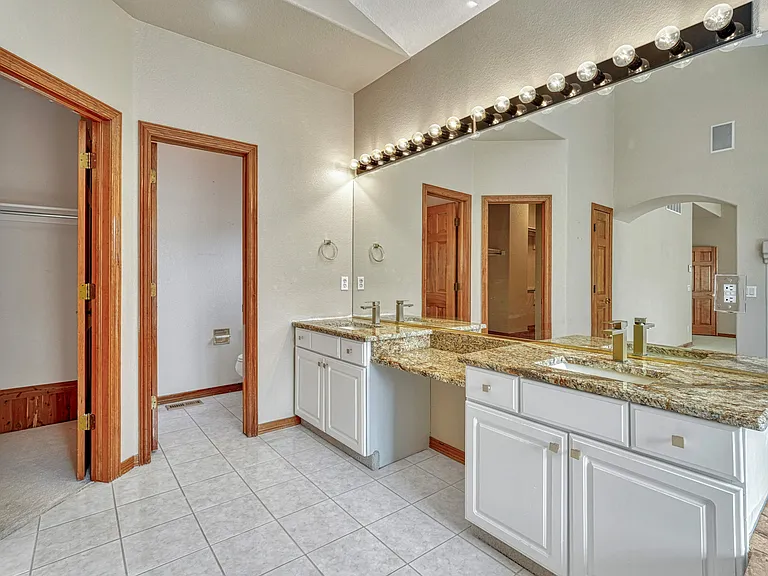 8406 Green Island Cir — Photo 36