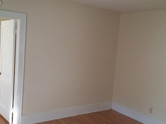 LIVING ROOM PICTURE 1