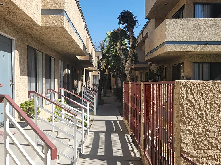 Canyon Crest Apts — Photo 6
