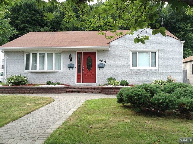 2nd image of 485 Farnham Ave