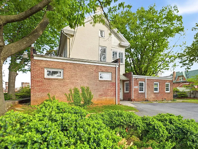 323 N Potomac St — Photo 21