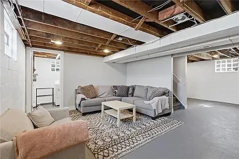 3384 Columbia Dr — Photo 8