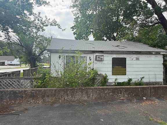 4th image of 521 Middle St