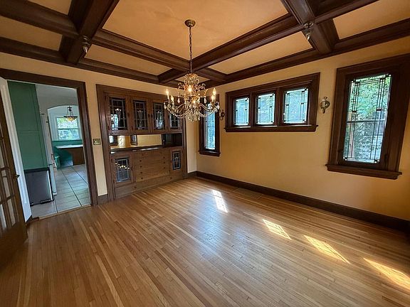 5th image of 2010 Main STREET