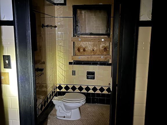 2nd image of 10105 S Lafayette Ave