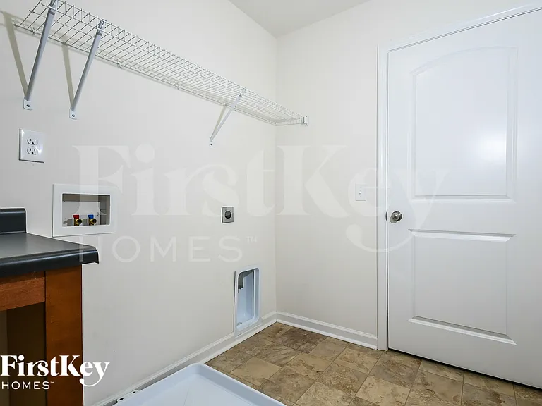 104 Breeders Ct — Photo 17