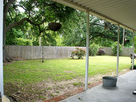 5th image of 404 Janis Street