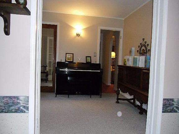 5th image of 157 Wilton Ave