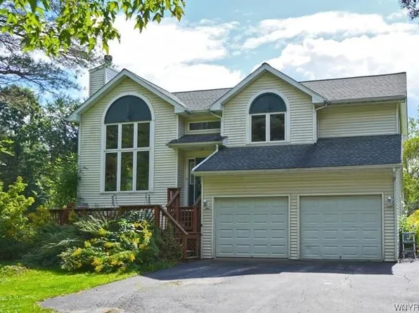 13 N Shore Dr, Alden, NY 14004