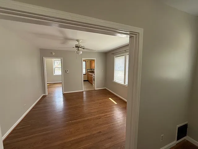 2 bed, 1100 sqft, $2,100 — Photo 3