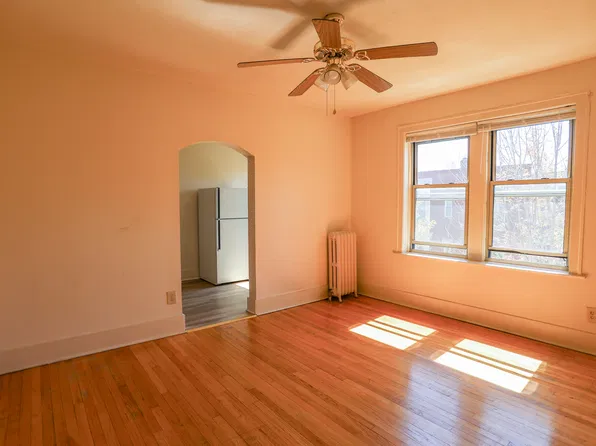 1101 W Roscoe St #20, Chicago, IL 60657