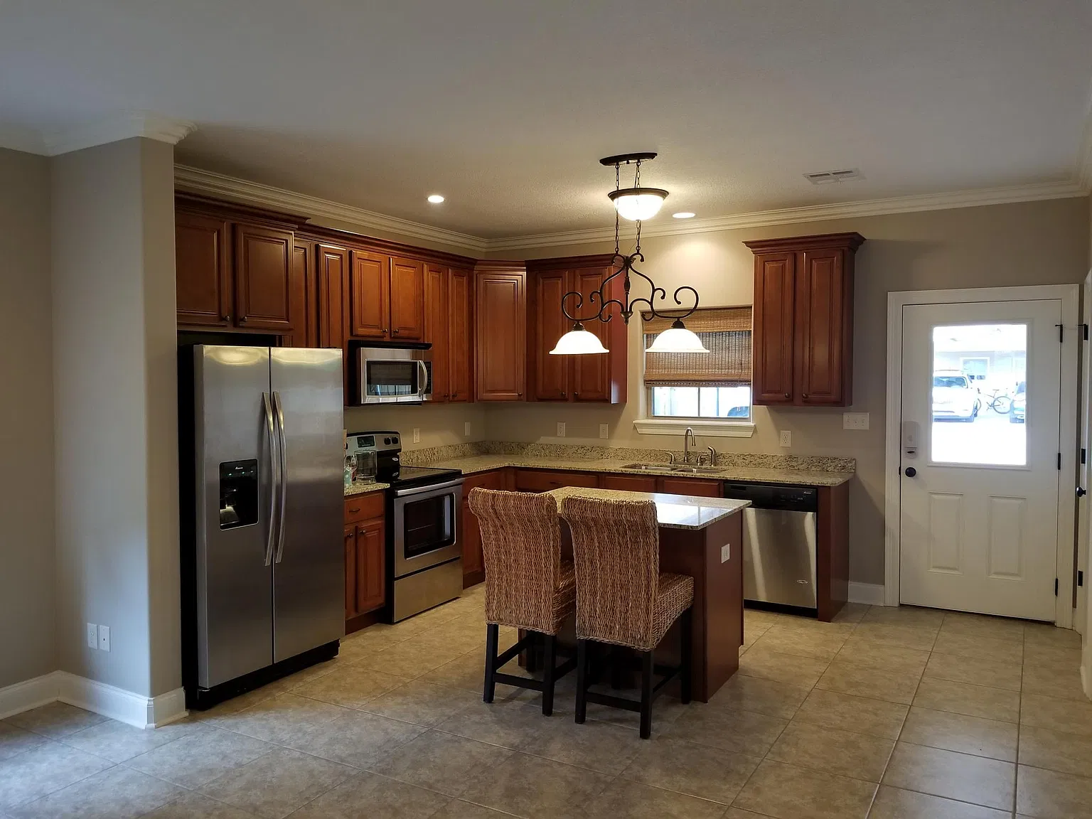 3 bed, 2.5 bath, 1409 sqft, $1,650 — Photo 3