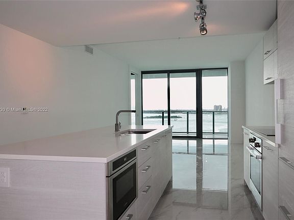 4th image of 650 NE 32nd St Unit 1703