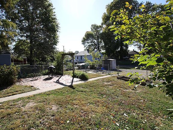 3rd image of 129 Mounds Ave