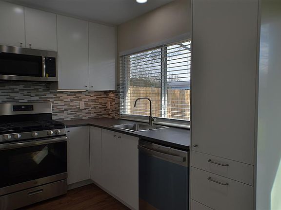 4th image of 1426 Marblehead Dr