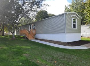 7400 Hollydale Dr, Erie, PA 16509