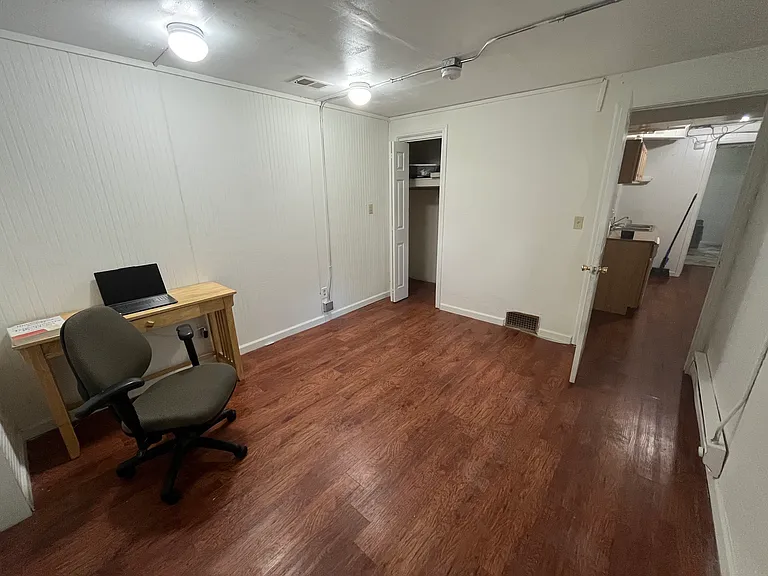 566 N 9th St #1/2 — Photo 5