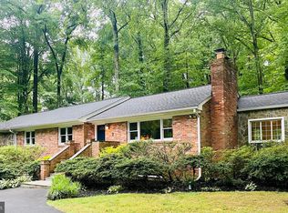 8949 Glenbrook Rd, Fairfax, VA 22031