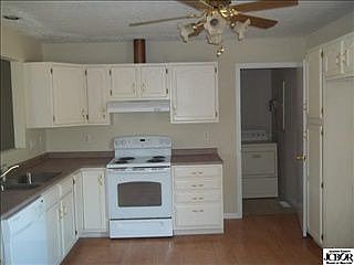 3rd image of 809 Evergreen Dr