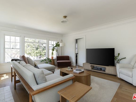 5th image of 1640 S Gramercy Pl