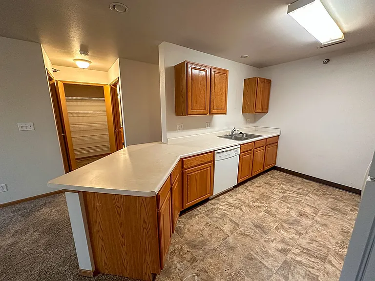 1401 N Dakota Ave — Photo 17