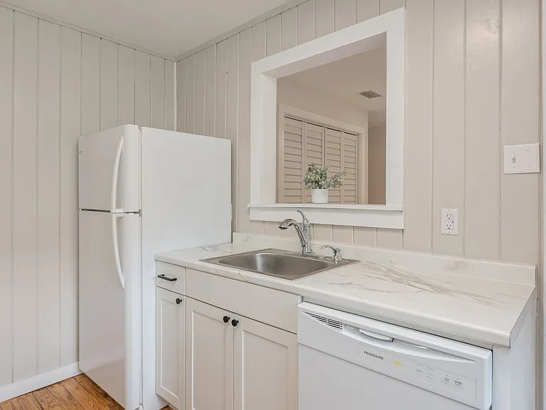 812 E Edney Ave — Photo 9