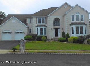 5 Freedom Ct, Howell, NJ 07731