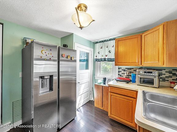 5th image of 3803 Parkway Dr