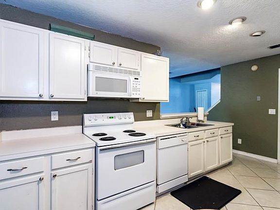 5th image of 2818 Lancaster Ct