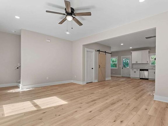 4th image of 297 Wilshire Rd NE