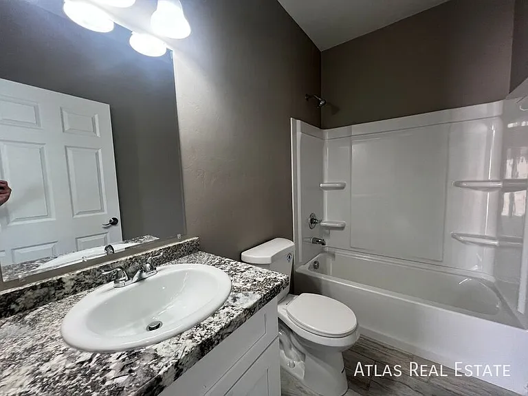 61 W Lester St — Photo 9