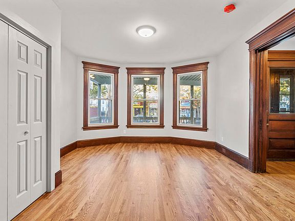 5th image of 548 Ferry St #1