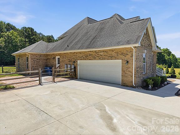 5th image of 1434 Steeplechase Ln
