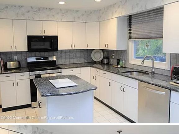 2nd image of 482 Kingsley Ct