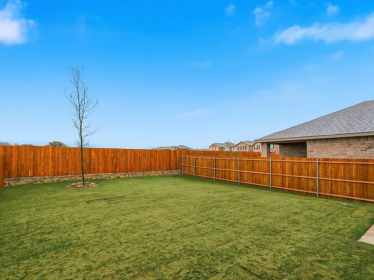 2106 Meadow Park Dr — Photo 38